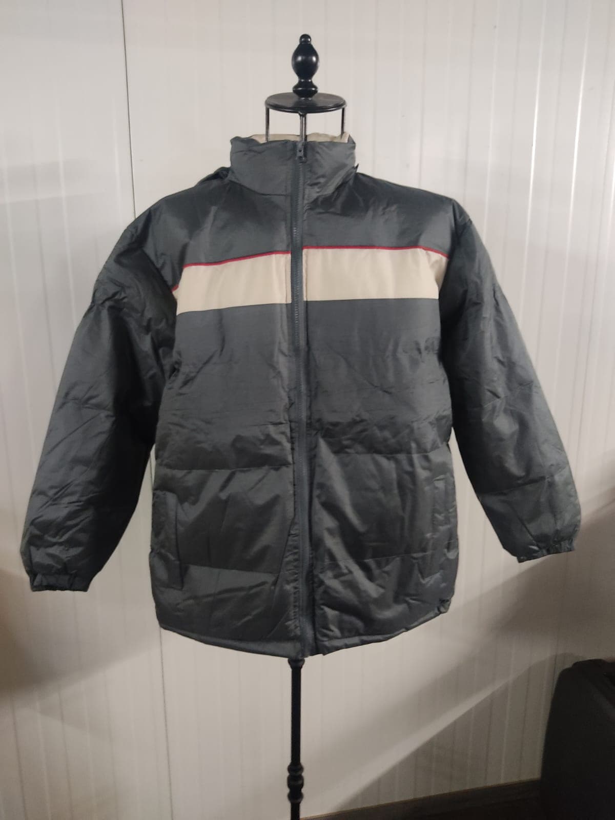 Diversas peças de roupa