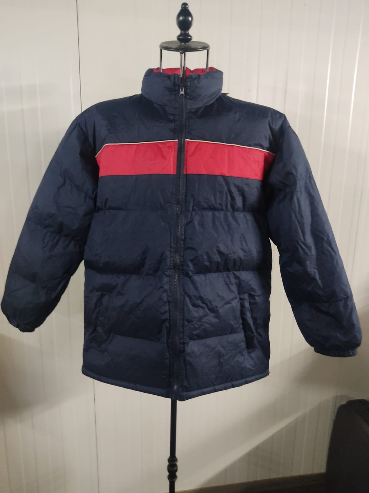 Diversas peças de roupa