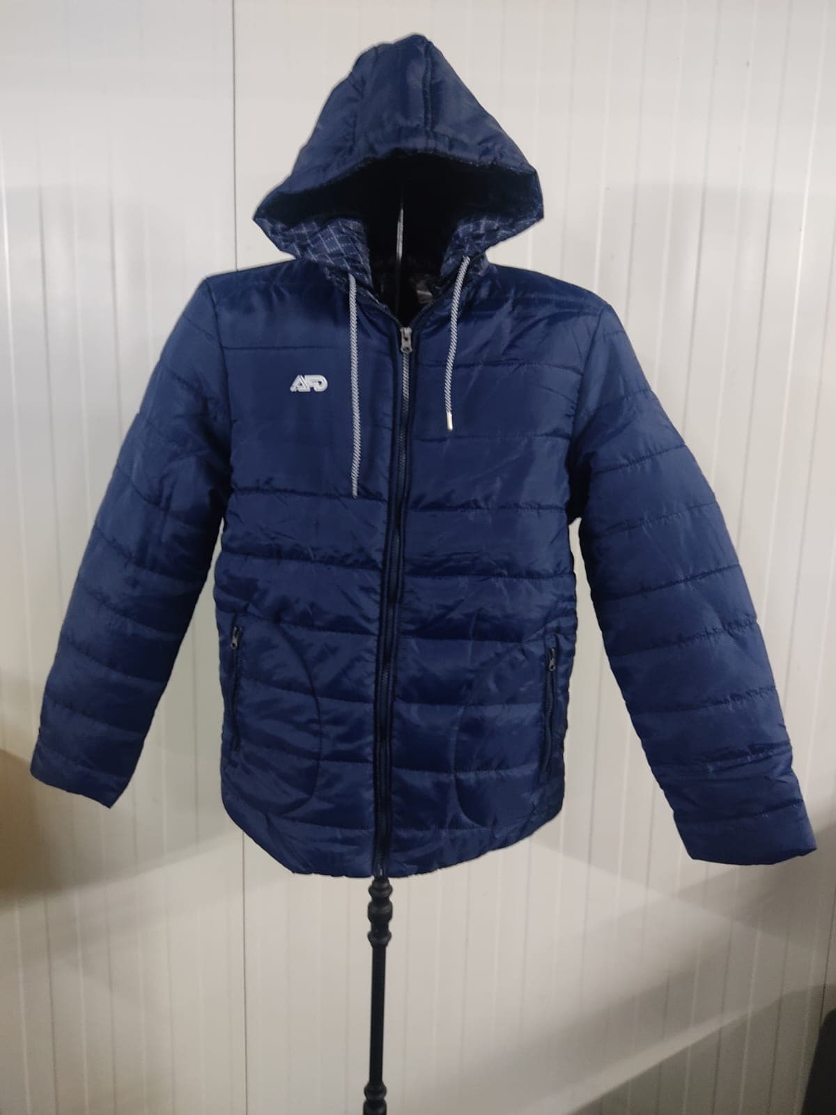 Diversas peças de roupa