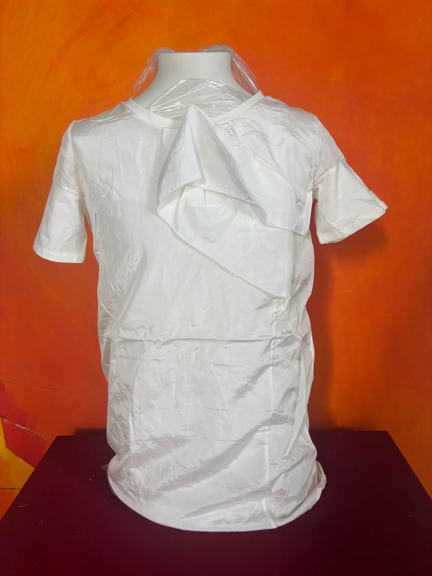 Diversas peças de roupa