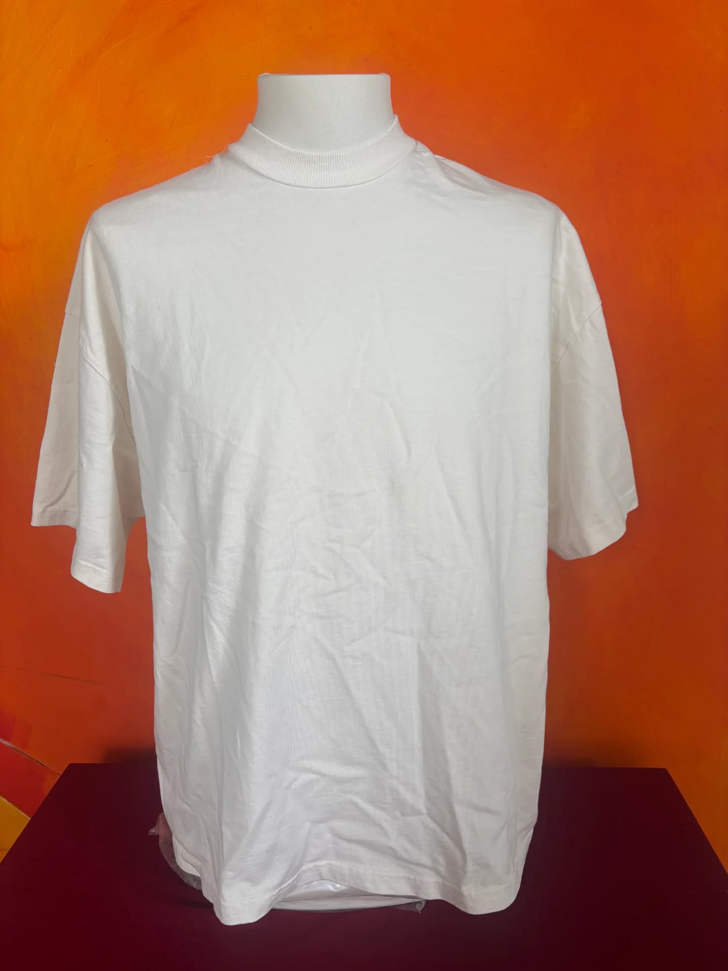 Diversas peças de roupa