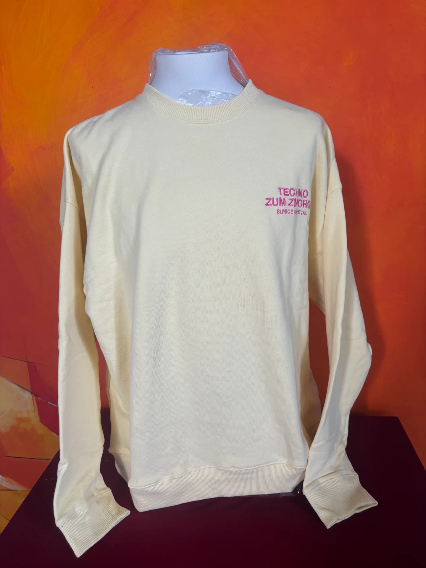 Diversas peças de roupa