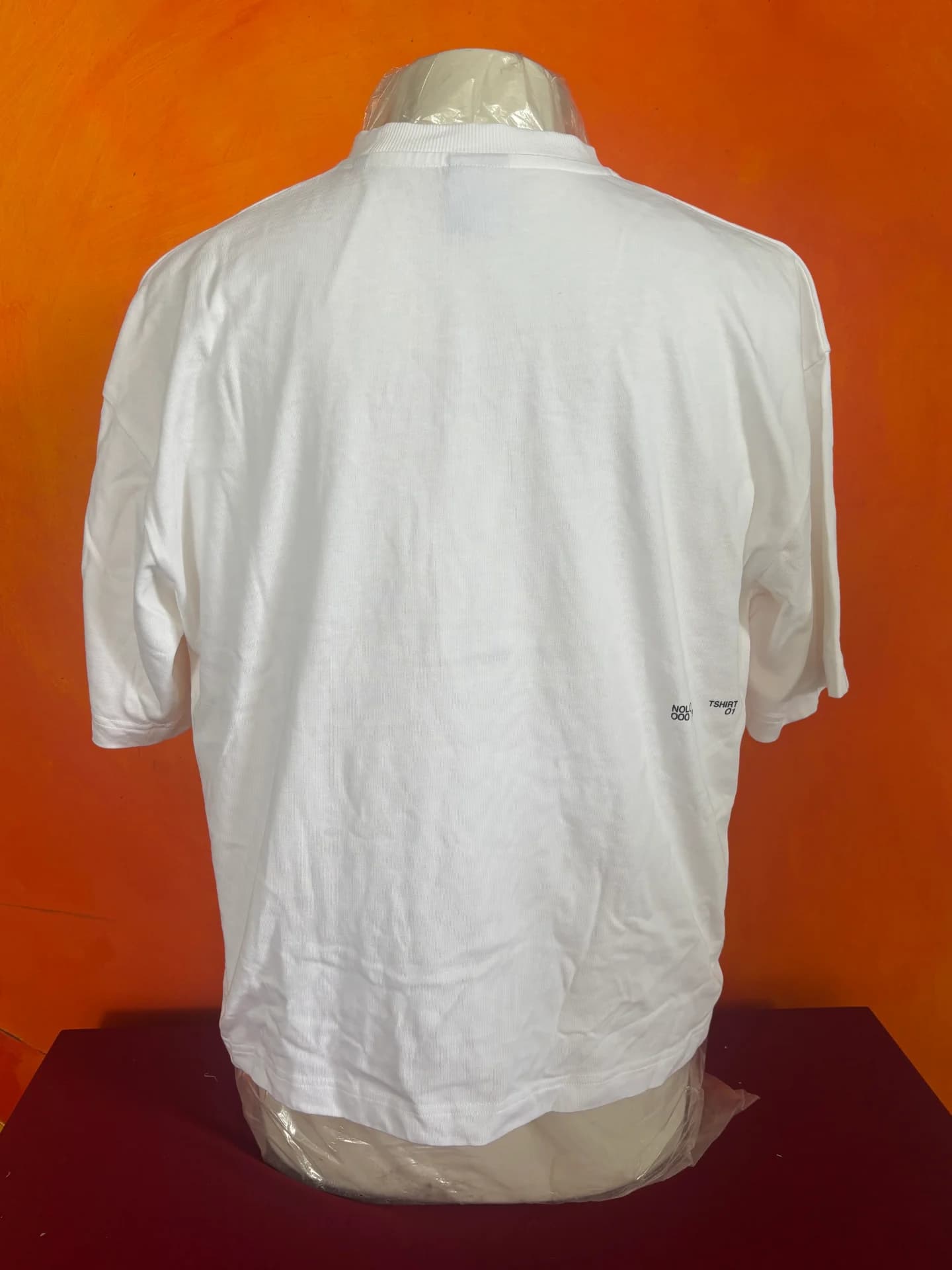 Diversas peças de roupa