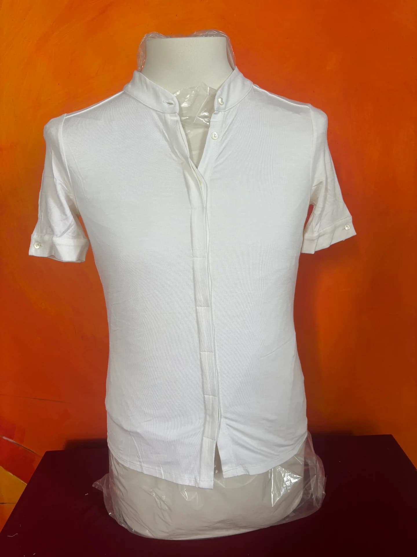 Diversas peças de roupa