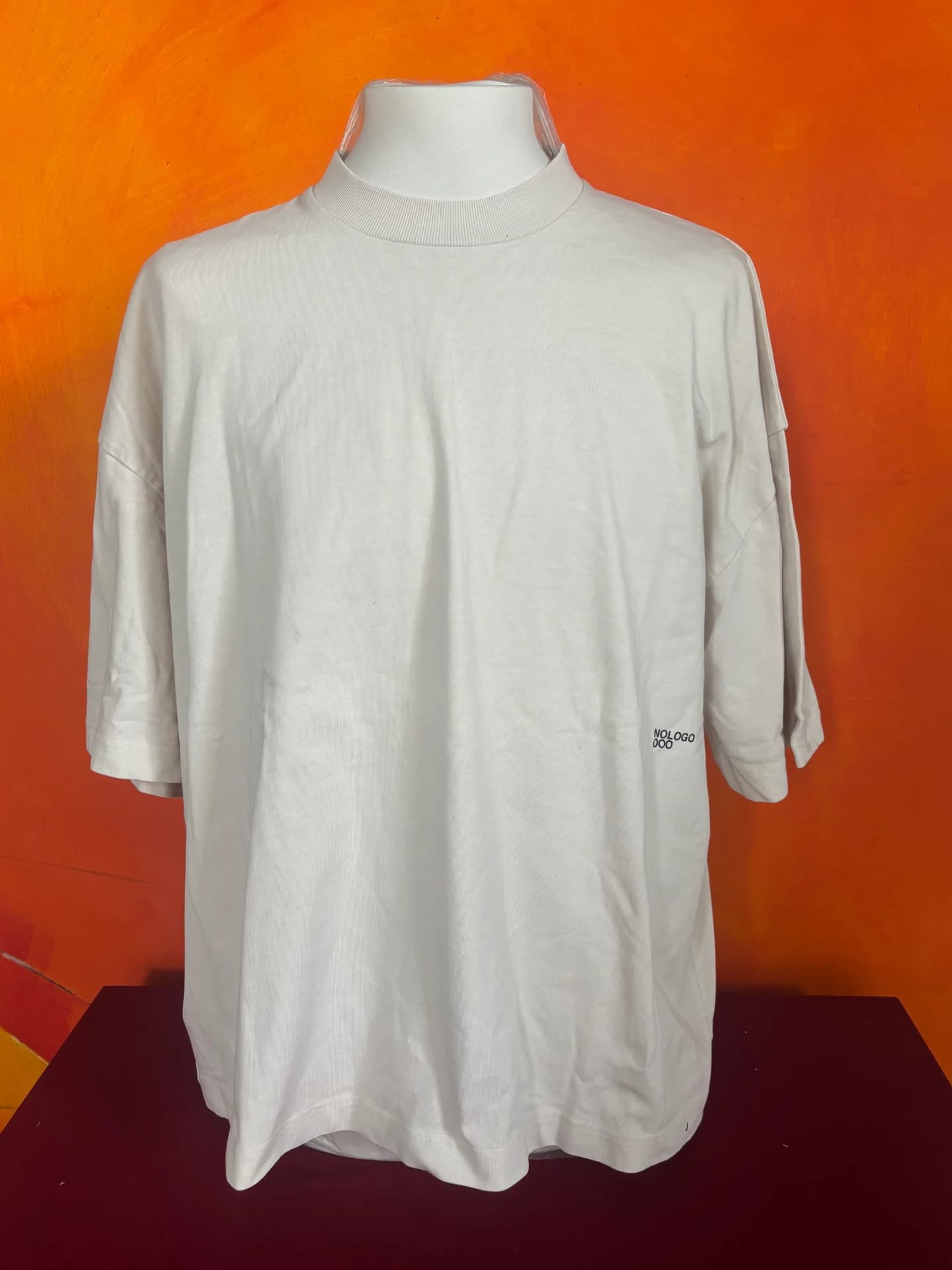 Diversas peças de roupa