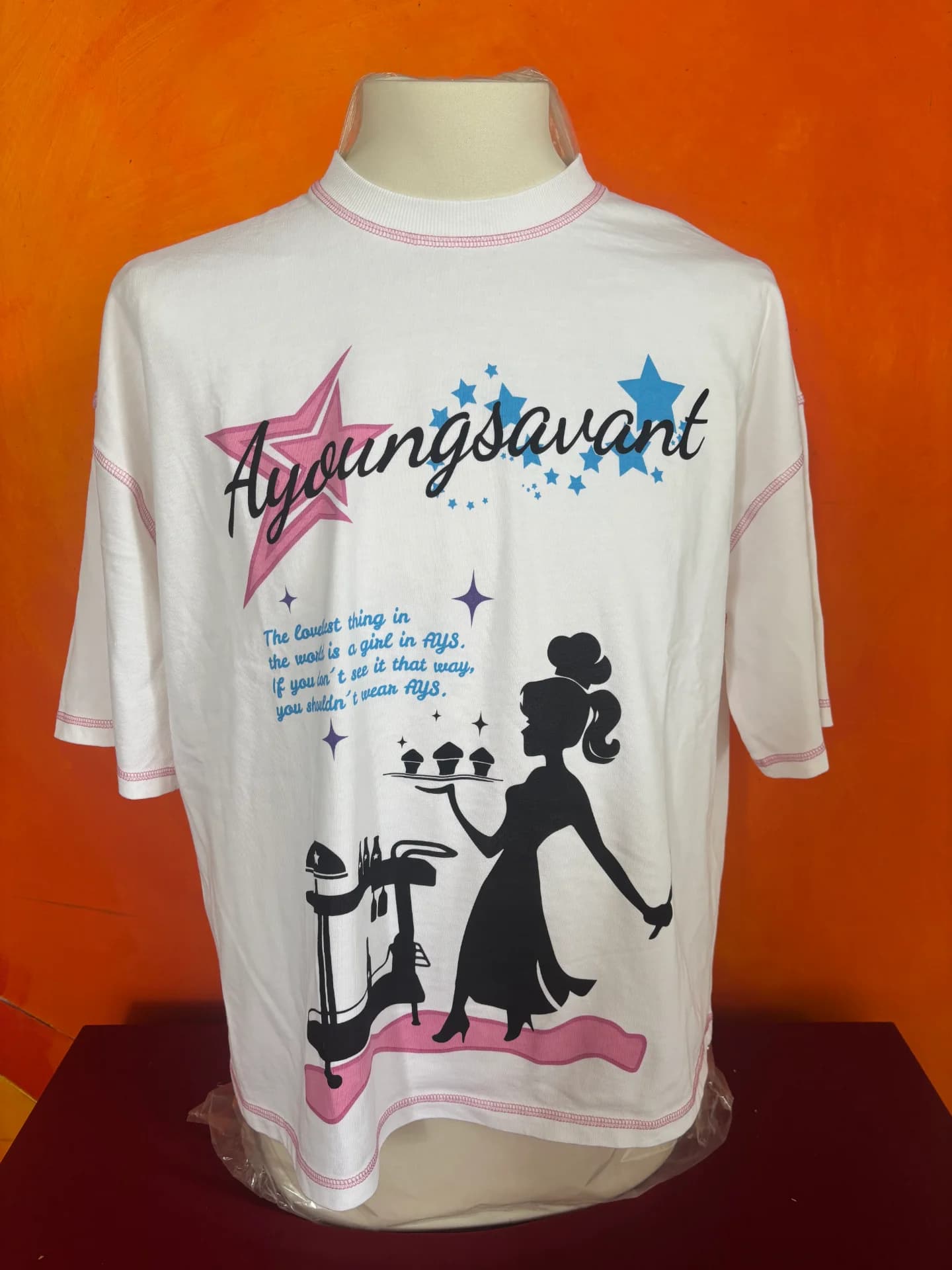 Diversas peças de roupa