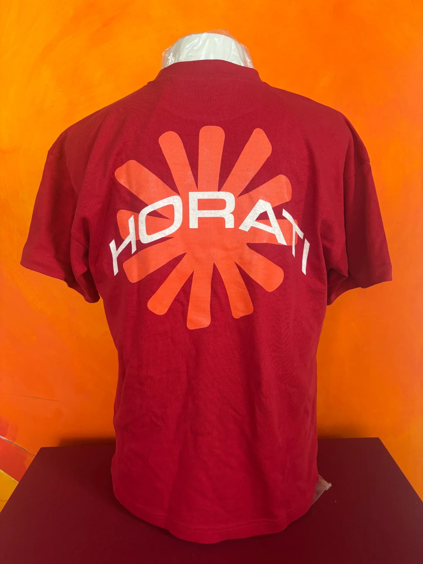 Diversas peças de roupa