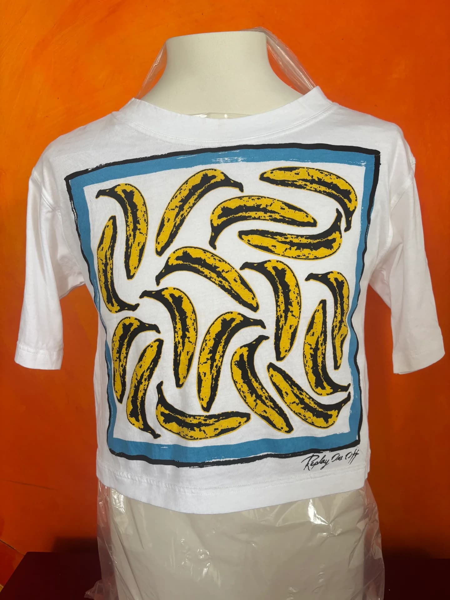 Diversas peças de roupa