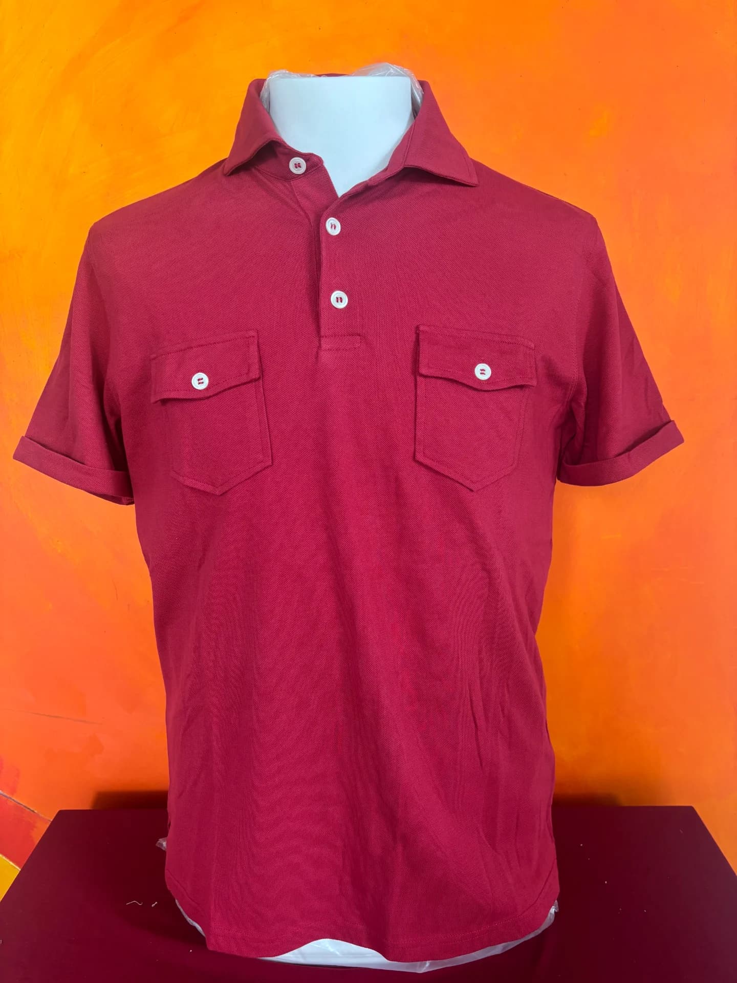 Diversas peças de roupa
